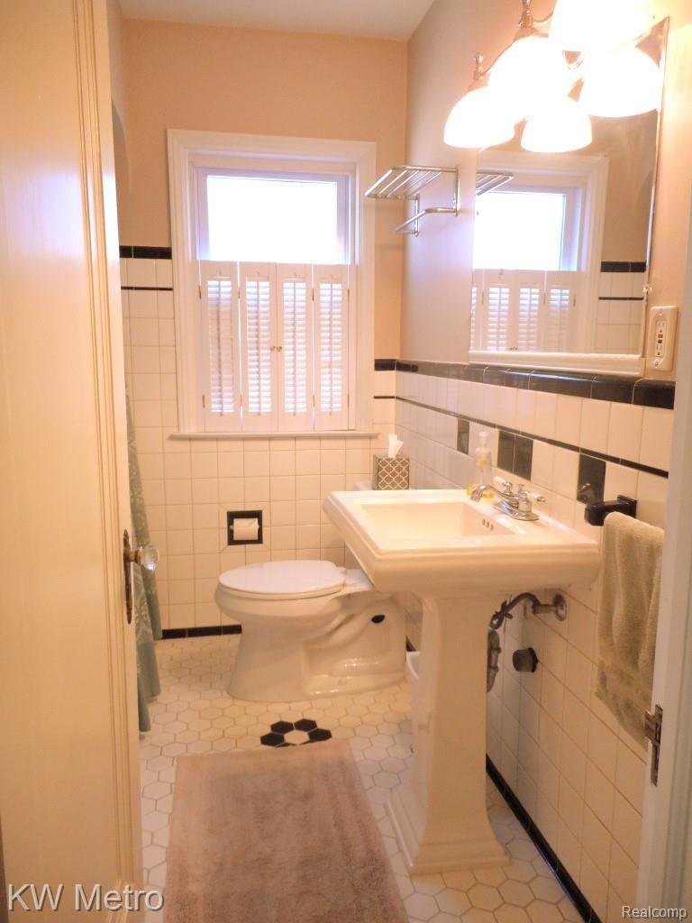 987 Columbia Road Berkley, MI 48072 - Photo 23 of 36 DSCN0194 (Custom).jpg