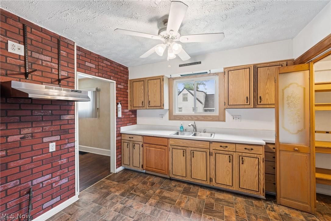 11715 Rutland Avenue Cleveland, OH 44108 - Photo 9 of 31