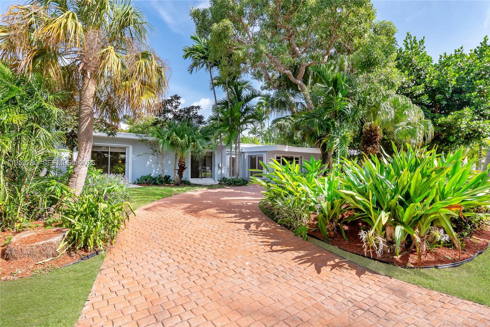 310 Harbor Court Key Biscayne, FL 33149 - Photo 2 of 25