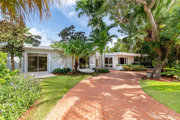 $3,150,000 | 310 Harbor Court, Key Biscayne, FL 33149