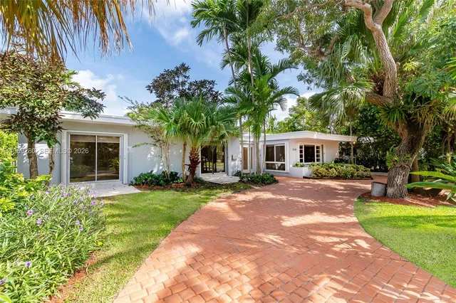$3,150,000 | 310 Harbor Court, Key Biscayne, FL 33149