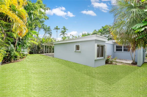 $3,150,000 | 310 Harbor Court, Key Biscayne, FL 33149