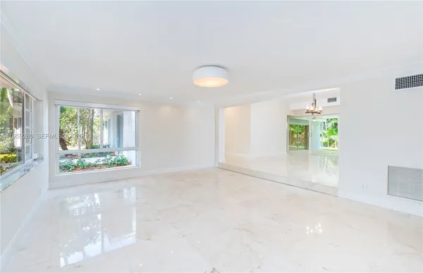 $3,150,000 | 310 Harbor Court, Key Biscayne, FL 33149