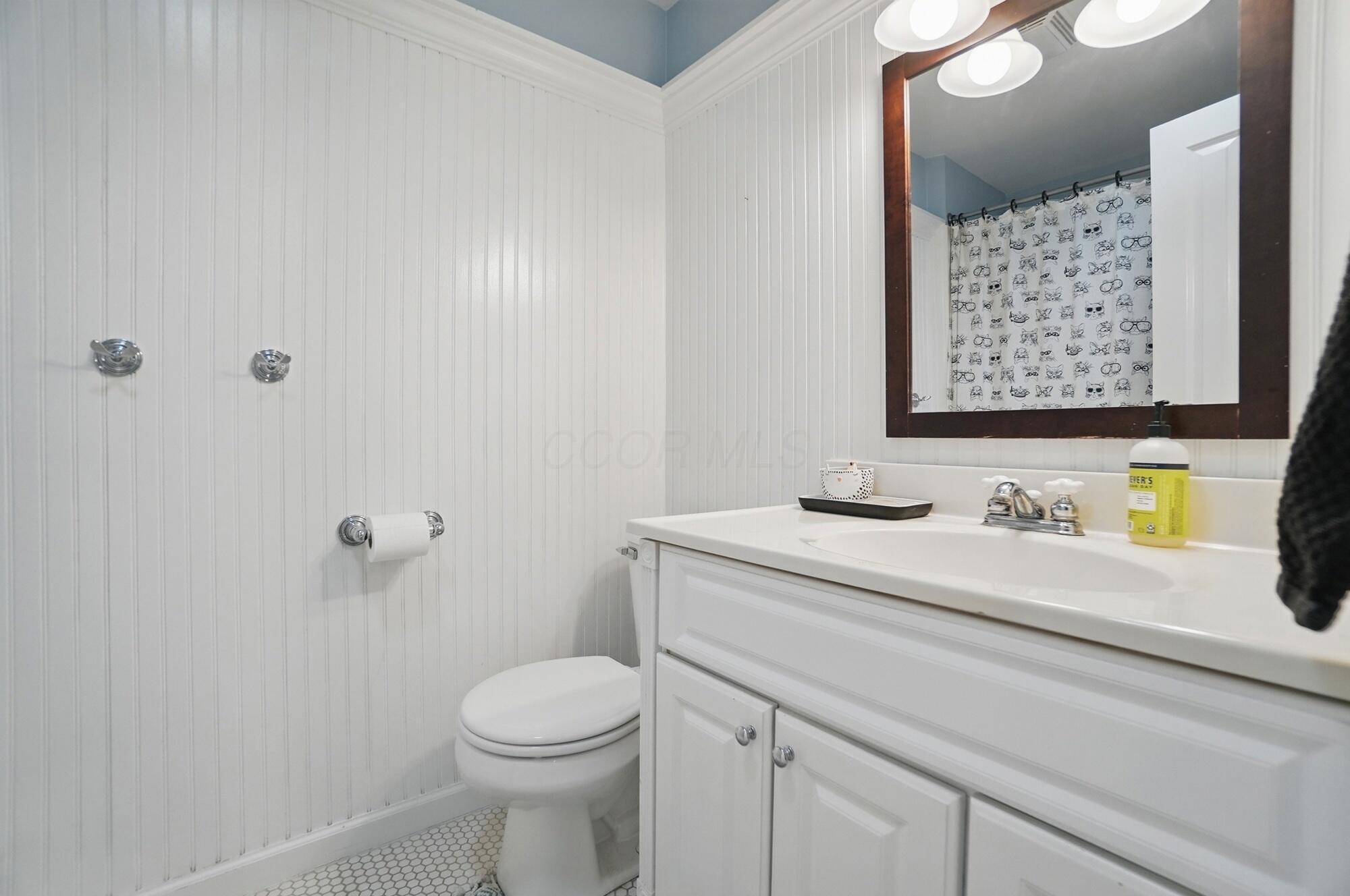 1611 Grenoble Road Columbus, OH 43221 - Photo 39 of 54 Hall Bath