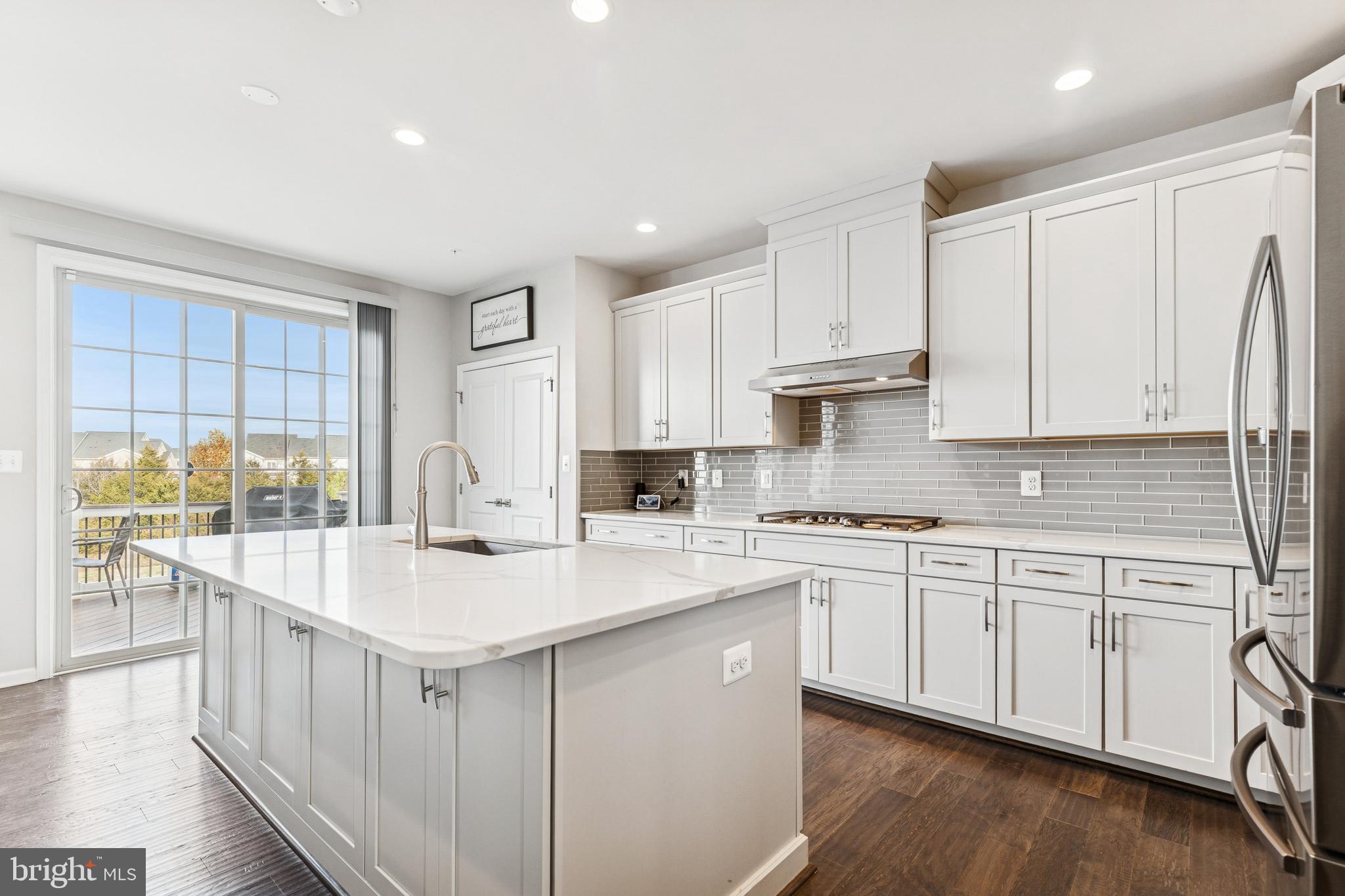 23747 Hopewell Manor Terrace Ashburn, VA 20148 - Photo 2 of 34 Gorgeous Kitchen