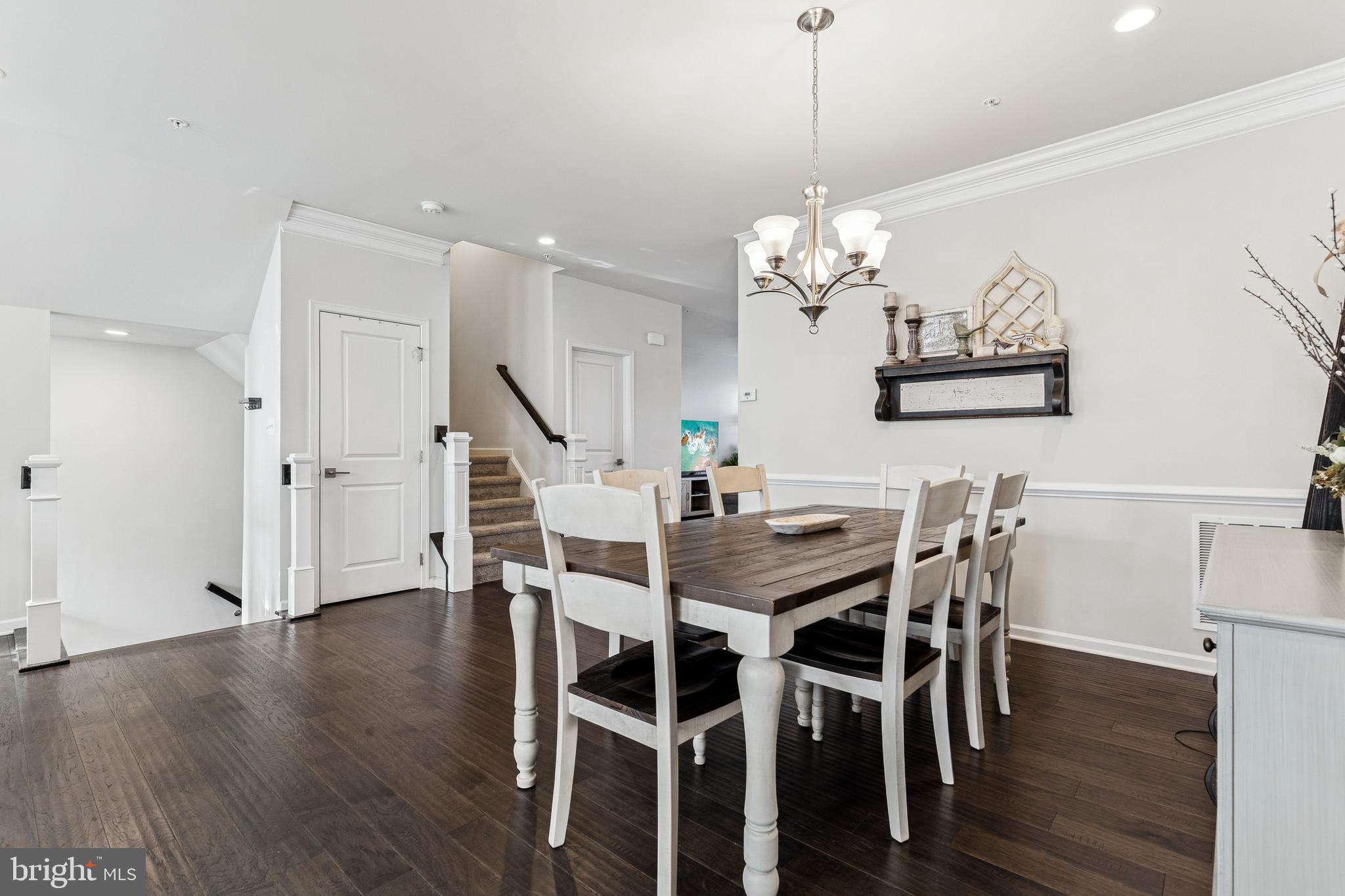 23747 Hopewell Manor Terrace Ashburn, VA 20148 - Photo 8 of 34 Dining