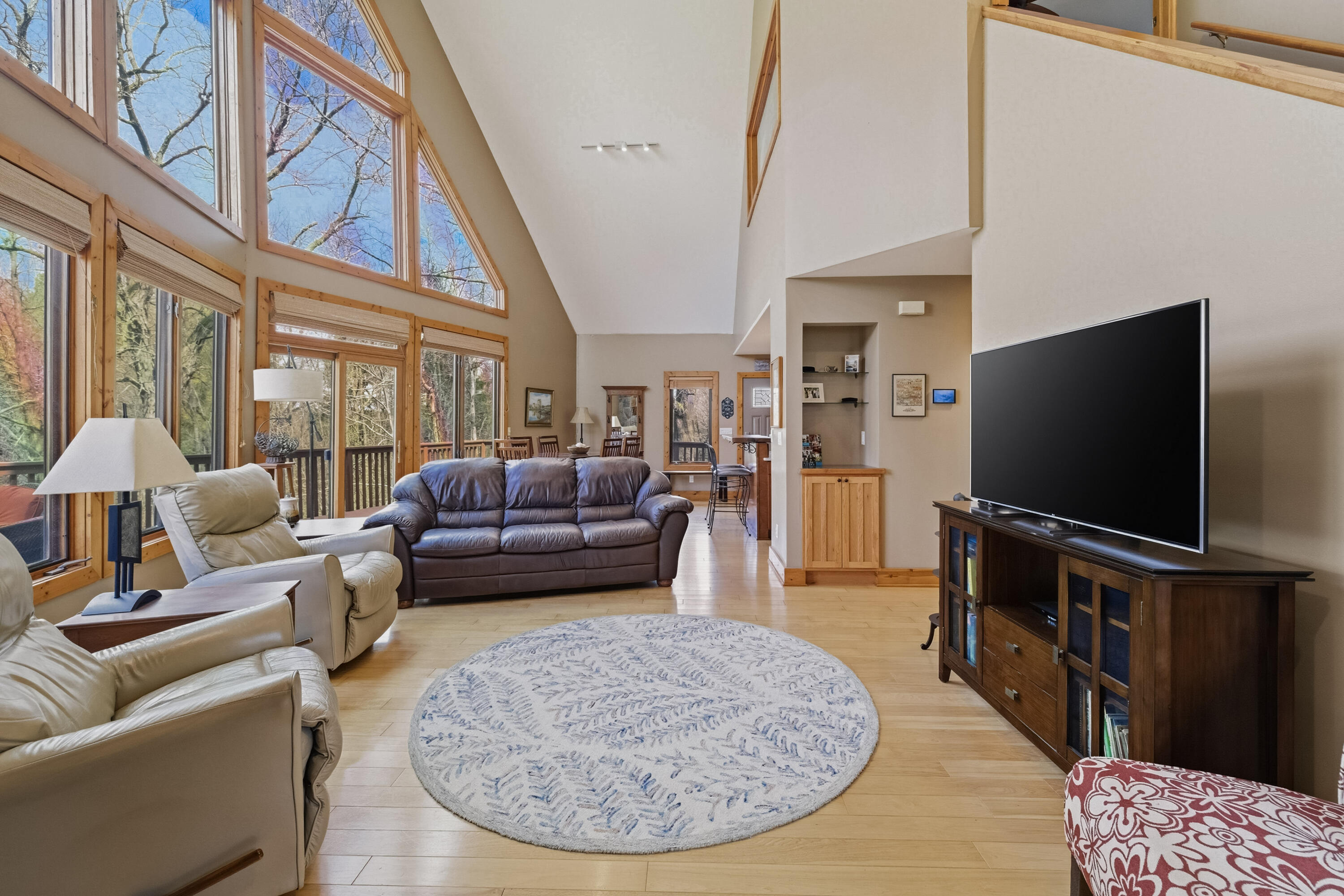 6635 Deerpath Road Lyons, WI 53147 - Photo 11 of 32 Living room