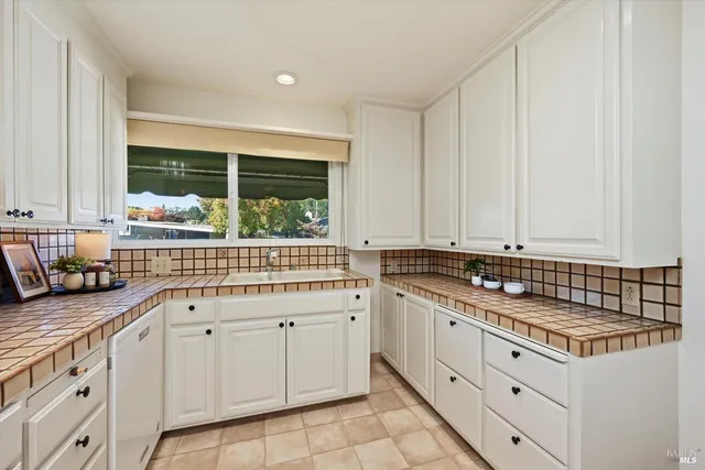 $3,800 | 2410 Mendota Way, Santa Rosa, CA 95404