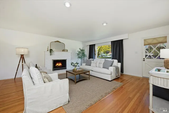 $3,800 | 2410 Mendota Way, Santa Rosa, CA 95404