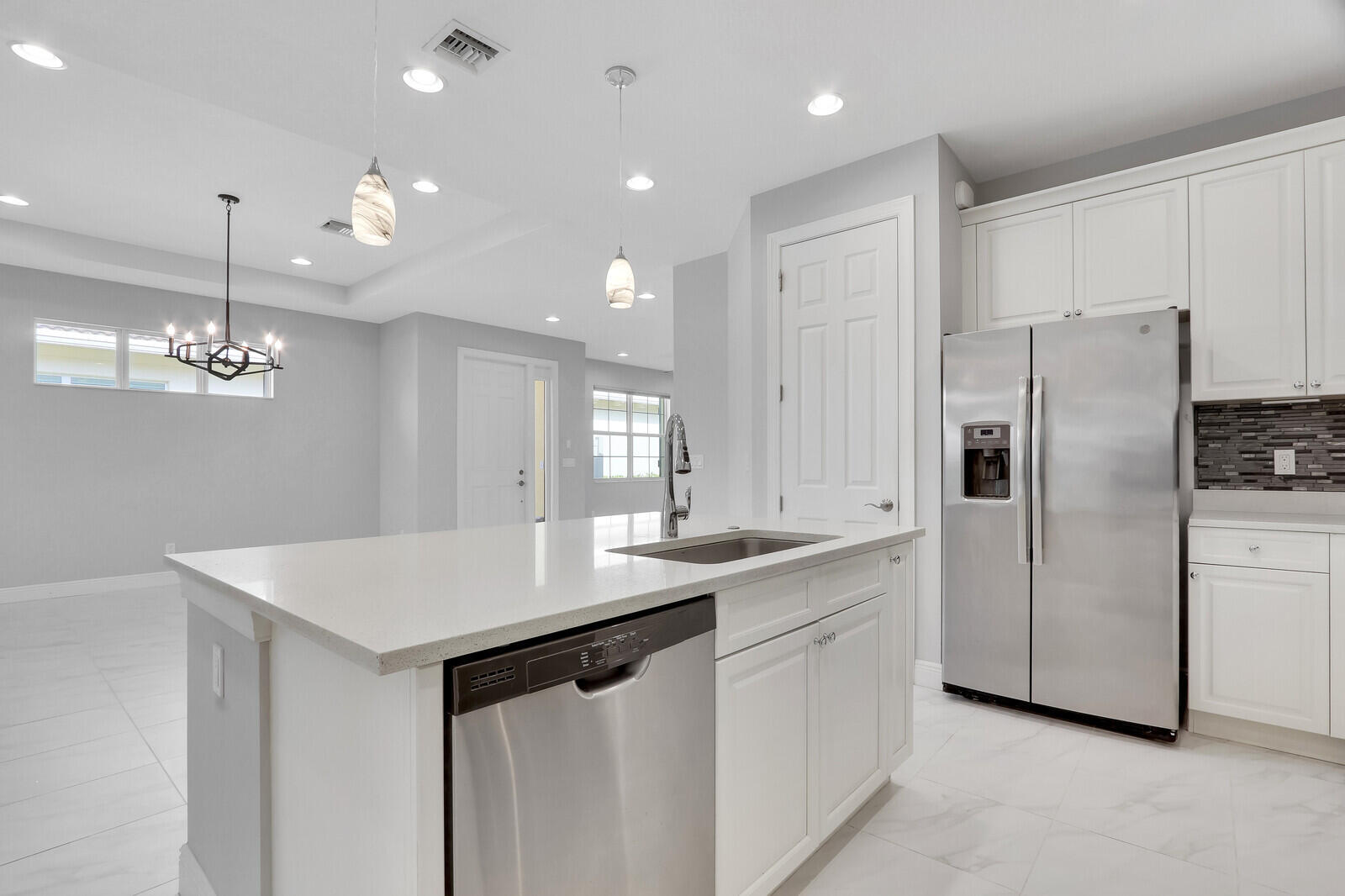 21026 Southwest Modena Way Port St. Lucie, FL 34986 - Photo 15 of 57 15_image_15_mls