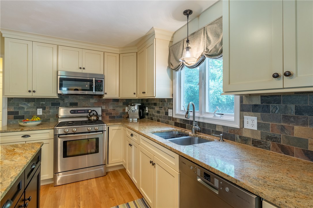 11 Meader Pond Road Lincoln, RI 02865 - Photo 4 of 28