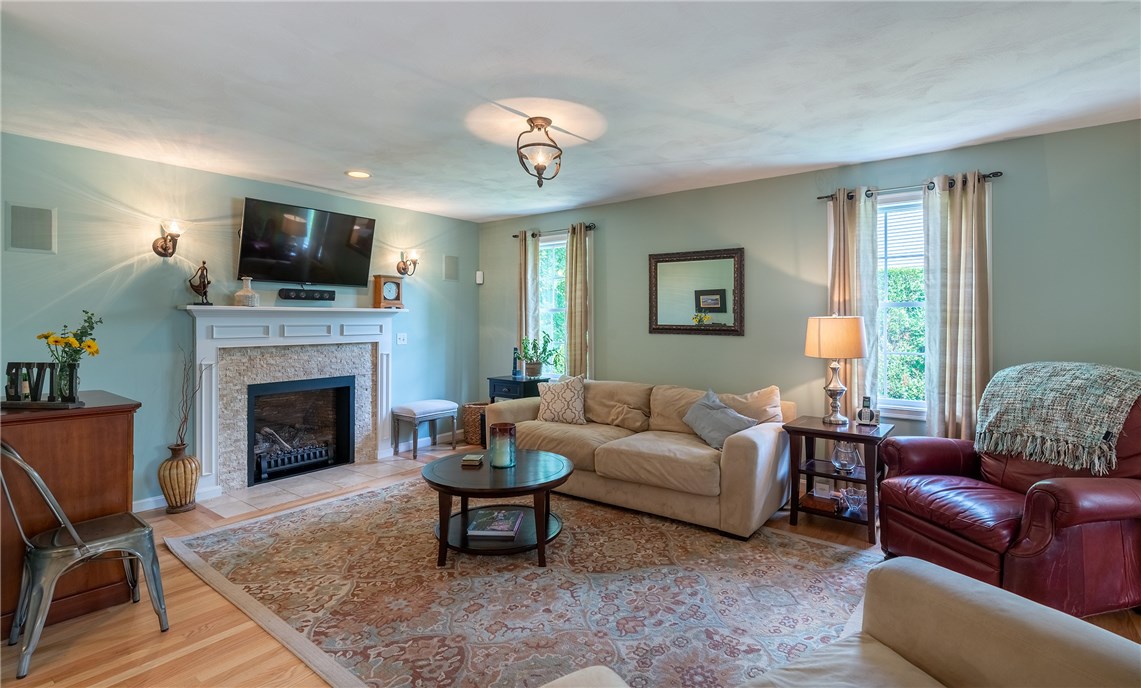 11 Meader Pond Road Lincoln, RI 02865 - Photo 8 of 28