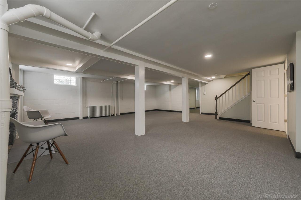 323 Lothrop Road Grosse Pointe, MI 48236 - Photo 34 of 41 31378276-33.JPG