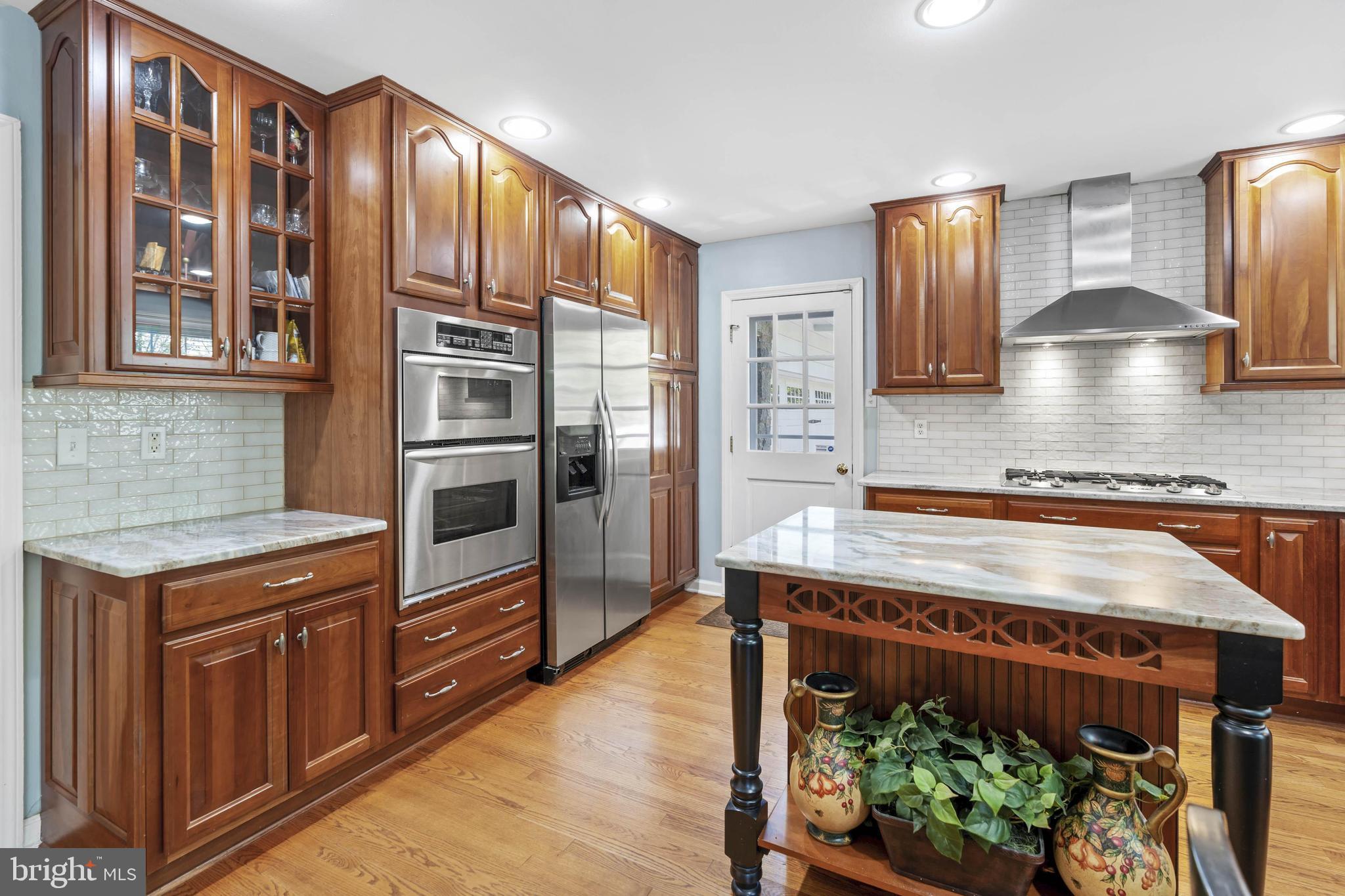 910 Augusta Road Wilmington, DE 19807 - Photo 12 of 38 42" cherry wood cabinets with glass fronts
