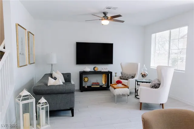 $2,400 | 25 Barbara Lane, Unit 14, Las Vegas, NV 89183