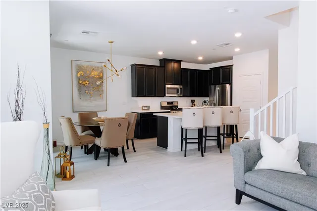 $2,400 | 25 Barbara Lane, Unit 14, Las Vegas, NV 89183