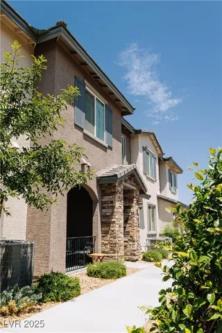 $2,400 | 25 Barbara Lane, Unit 14, Las Vegas, NV 89183