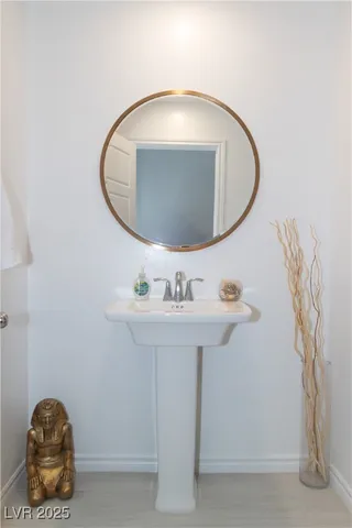 $2,400 | 25 Barbara Lane, Unit 14, Las Vegas, NV 89183