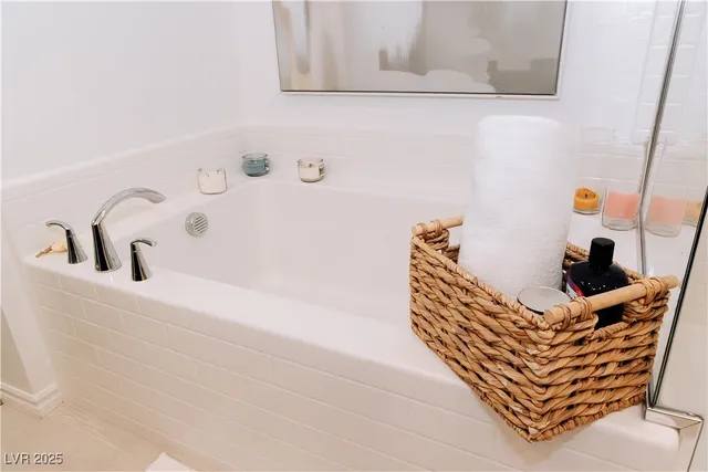 $2,400 | 25 Barbara Lane, Unit 14, Las Vegas, NV 89183