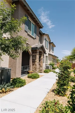 $2,400 | 25 Barbara Lane, Unit 14, Las Vegas, NV 89183