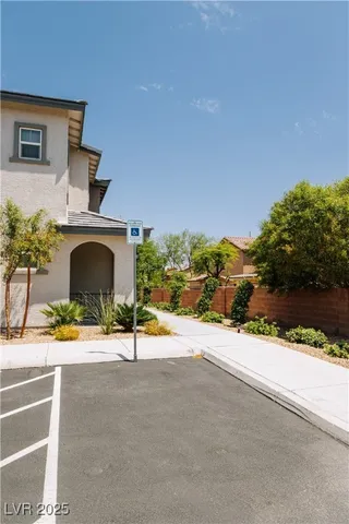 $2,400 | 25 Barbara Lane, Unit 14, Las Vegas, NV 89183