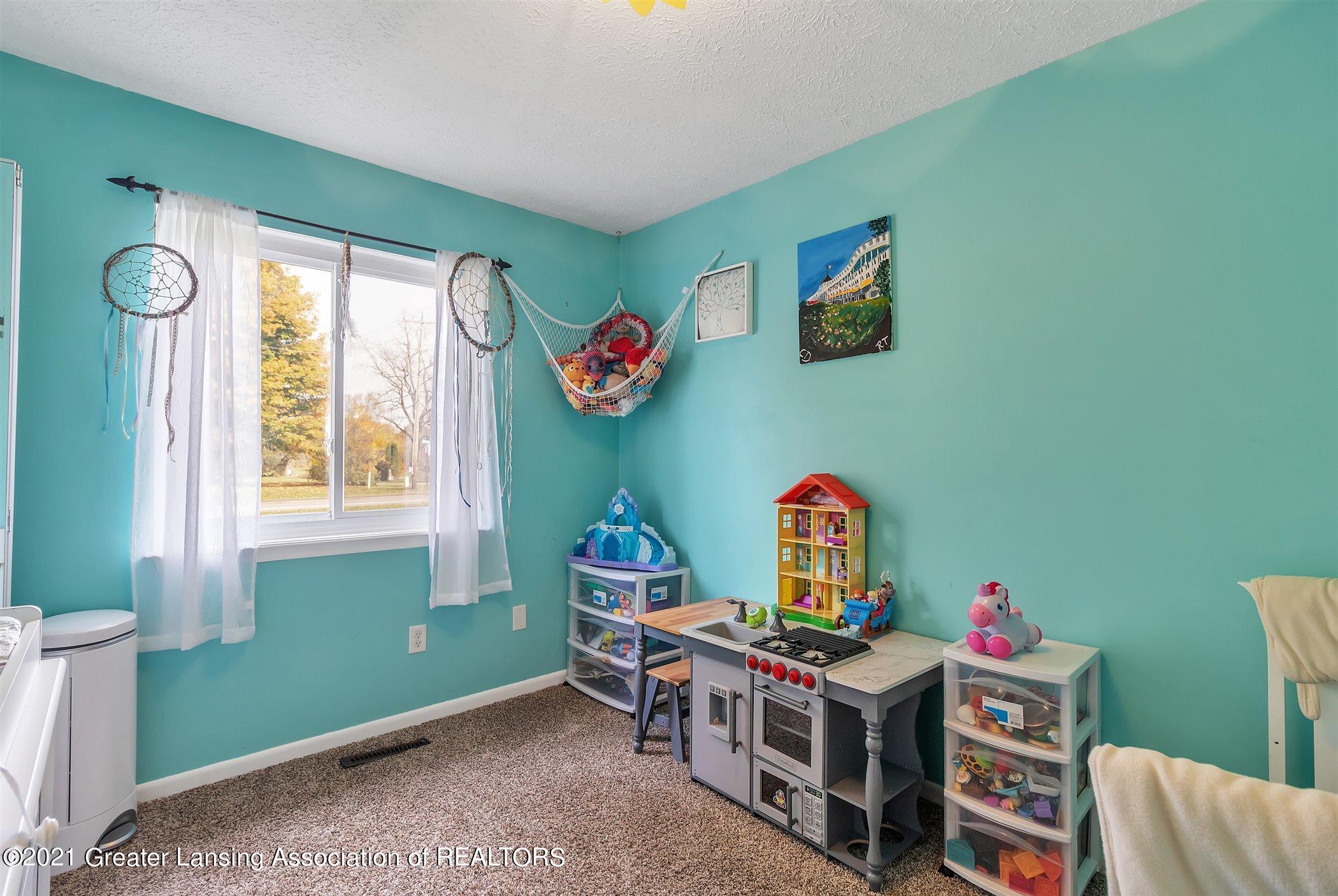 4001 Dell Road Lansing, MI 48911 - Photo 25 of 33 27-4001 Dell-windowstill-realestate