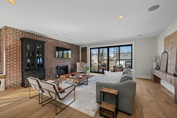 $1,625,000 | 216 South Evergreen Avenue, Arlington Heights, IL 60005