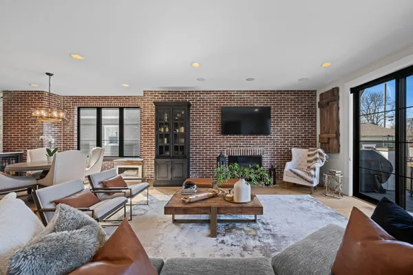 $1,625,000 | 216 South Evergreen Avenue, Arlington Heights, IL 60005