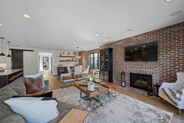 $1,625,000 | 216 South Evergreen Avenue, Arlington Heights, IL 60005