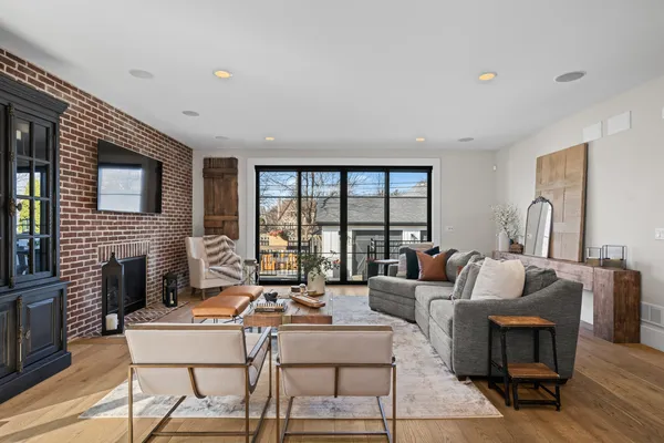 $1,625,000 | 216 South Evergreen Avenue, Arlington Heights, IL 60005
