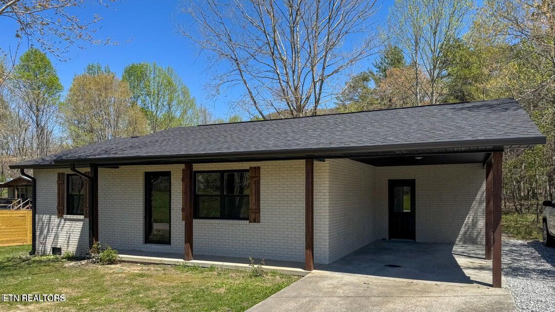 2315 Pine Grove Road Winfield, TN 37892 - Photo 2 of 30 20250417182952236347000000-o