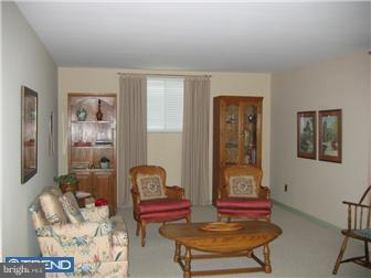 923 Rocklynn Road Springfield, PA 19064 - Photo 2 of 12 Living Room