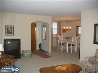 923 Rocklynn Road Springfield, PA 19064 - Photo 3 of 12 Living Room
