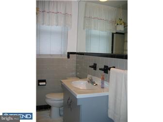 923 Rocklynn Road Springfield, PA 19064 - Photo 9 of 12 Bathroom
