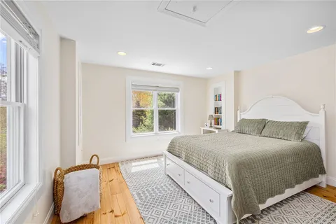 $1,250,000 | 900 South Road, East Greenwich, RI 02818