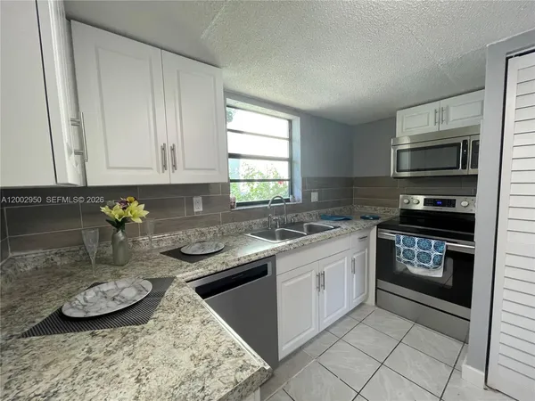 $2,750 | 20511 Northwest 15th Avenue, Unit 4, Miami Gardens, FL 33169