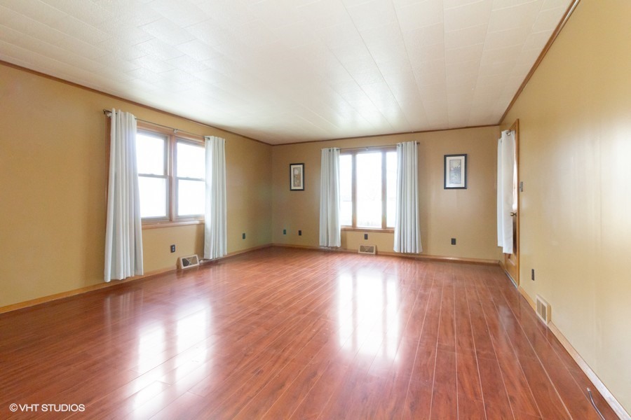 918 1742 Road Ottawa, IL 61350 - Photo 4 of 18 Gallery Image 4