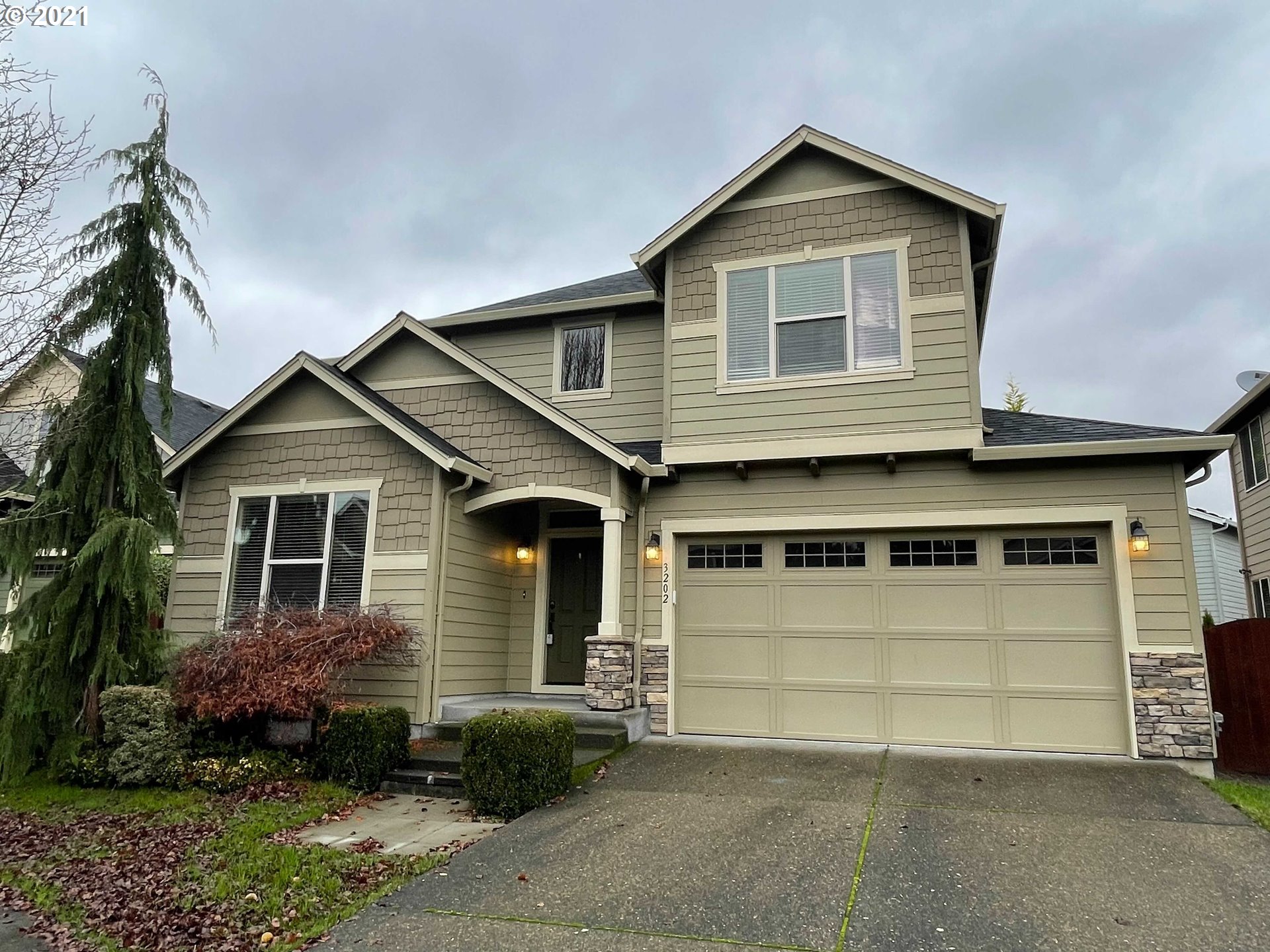 3202 Northeast 169th Way Ridgefield, WA 98642 - Photo 2 of 32 a front view of a house with garage