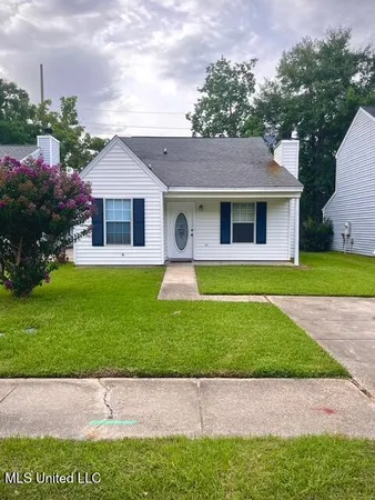 $1,600 | 1710 James Buchanan Drive, Biloxi, MS 39531