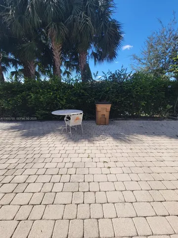 $1,900 | 4321 Northwest 9th Avenue, Unit 102, Deerfield Beach, FL 33064