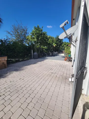 $1,900 | 4321 Northwest 9th Avenue, Unit 102, Deerfield Beach, FL 33064