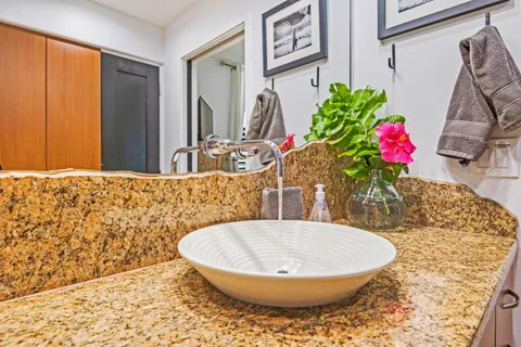 $649,000 | 3875 Lower Honoapiilani Road, Unit B305, Lahaina, HI 96761