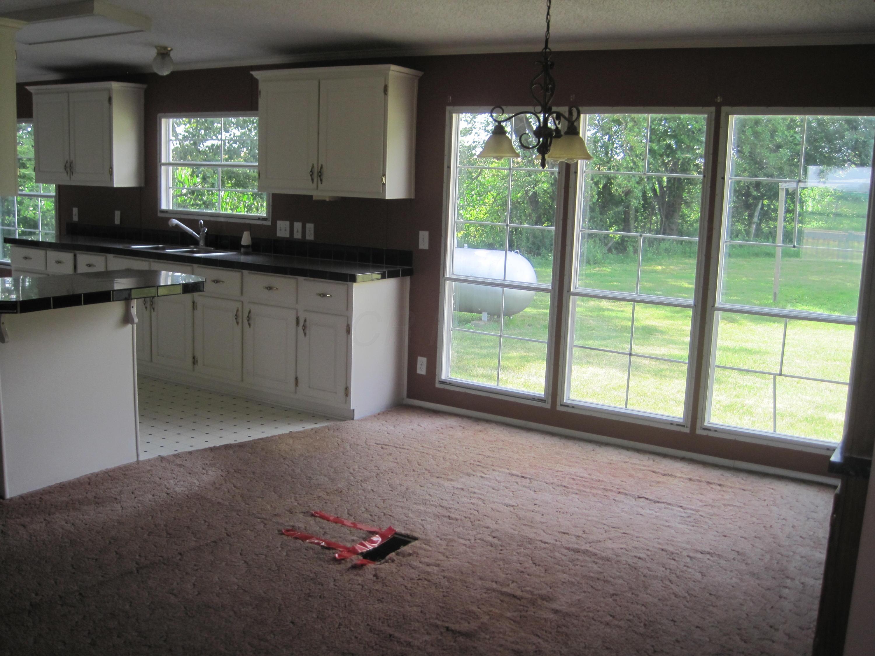 2336 Robinson Road Southeast Washington Court House, OH 43160 - Photo 5 of 21