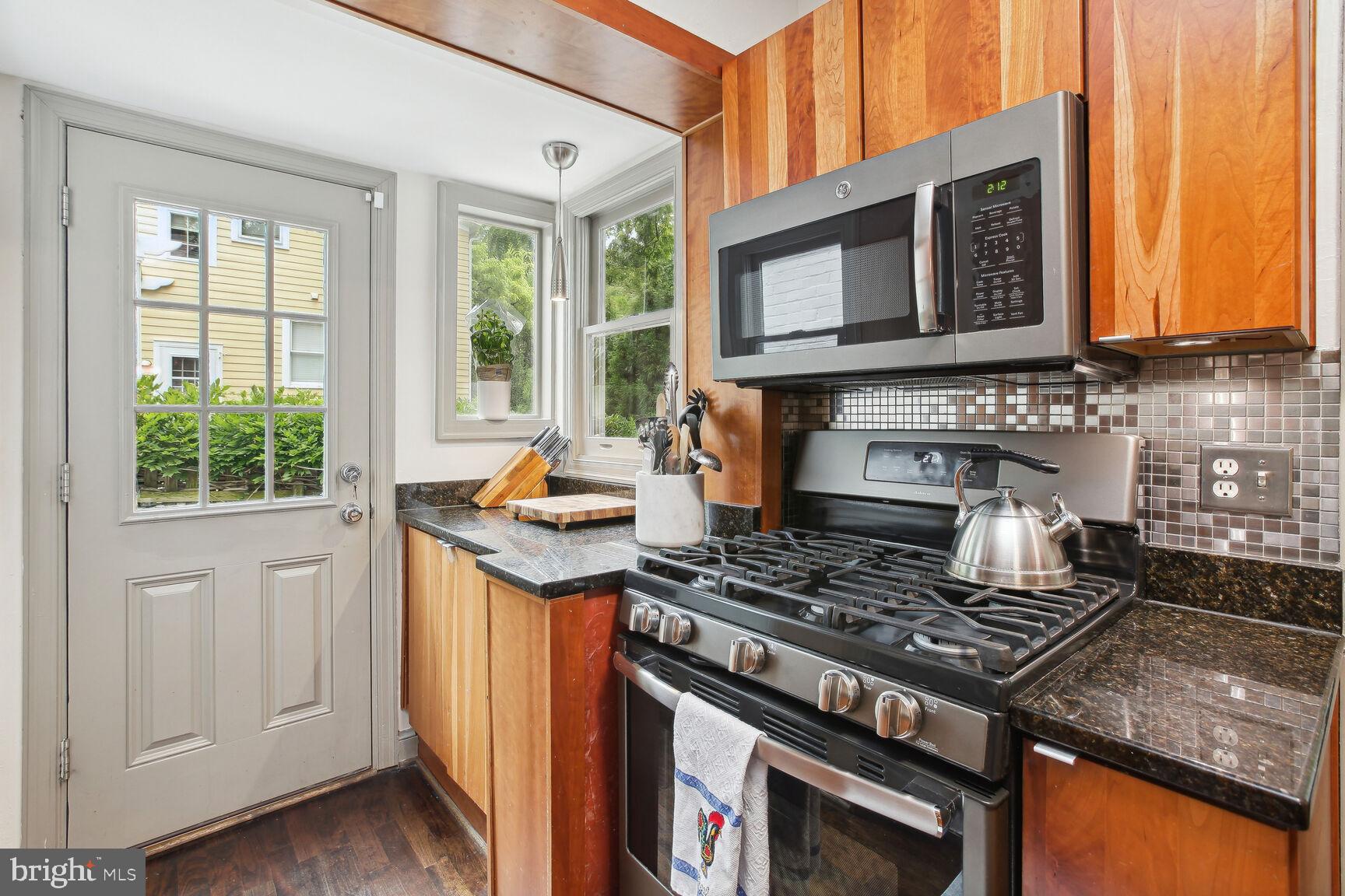 3900 Military Road Northwest Washington, DC 20015 - Photo 10 of 29 Kitchen - door to patio