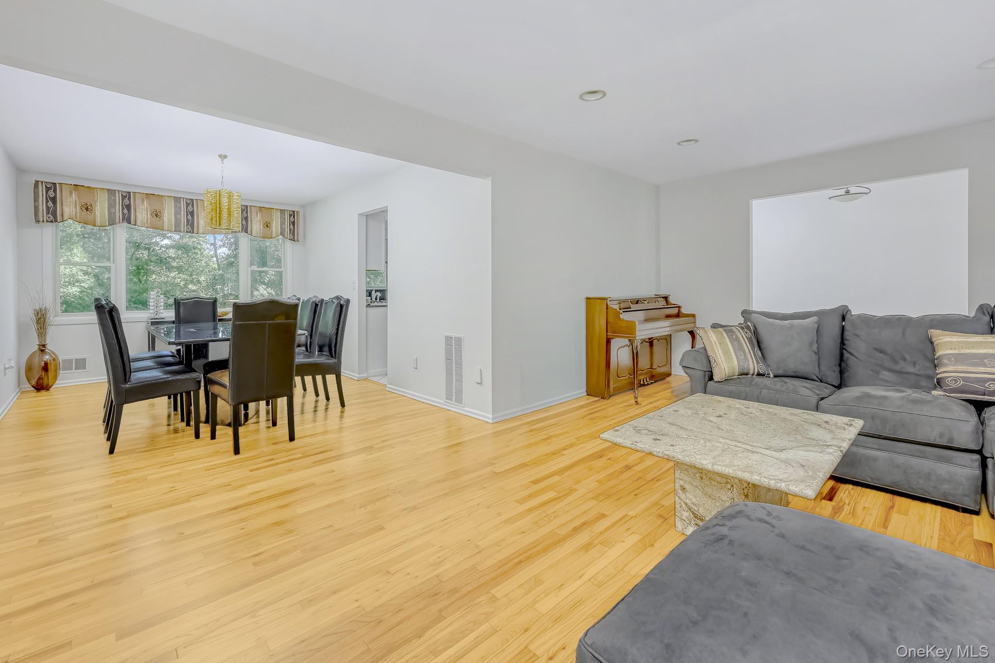 20 Dolphin Road New City, NY 10956 - Photo 4 of 25