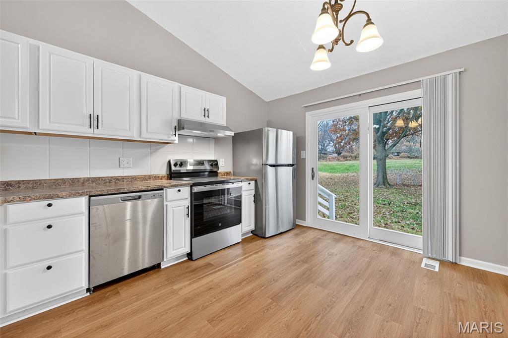 2016 Freemantle Court Florissant, MO 63031 - Photo 12 of 41