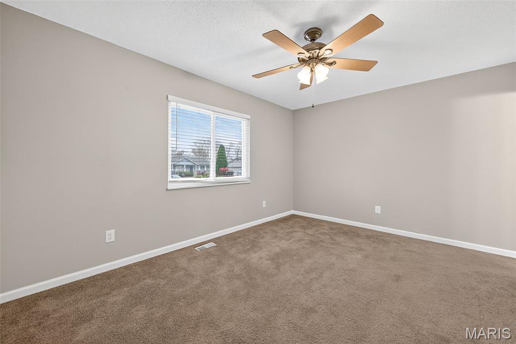 2016 Freemantle Court Florissant, MO 63031 - Photo 17 of 41