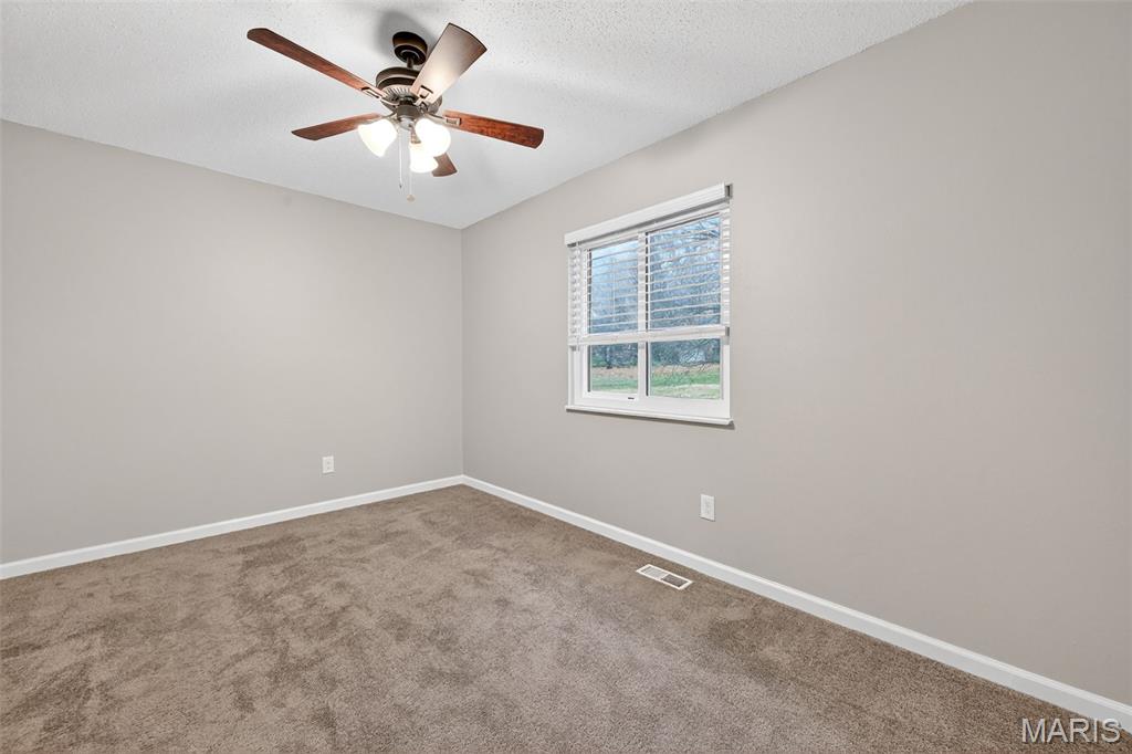 2016 Freemantle Court Florissant, MO 63031 - Photo 23 of 41