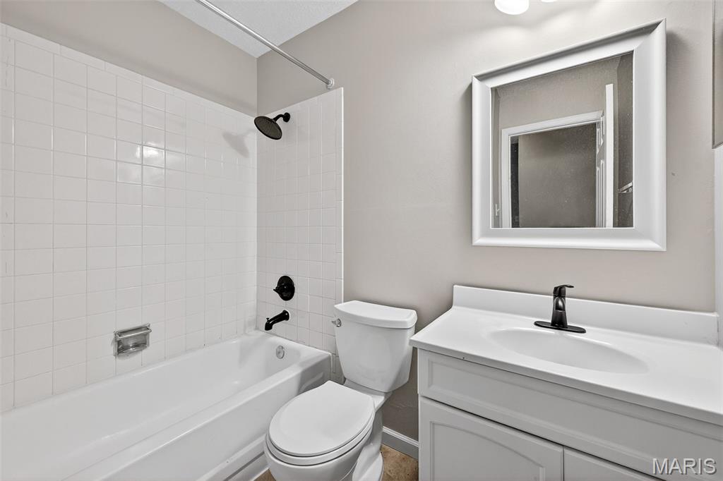 2016 Freemantle Court Florissant, MO 63031 - Photo 25 of 41