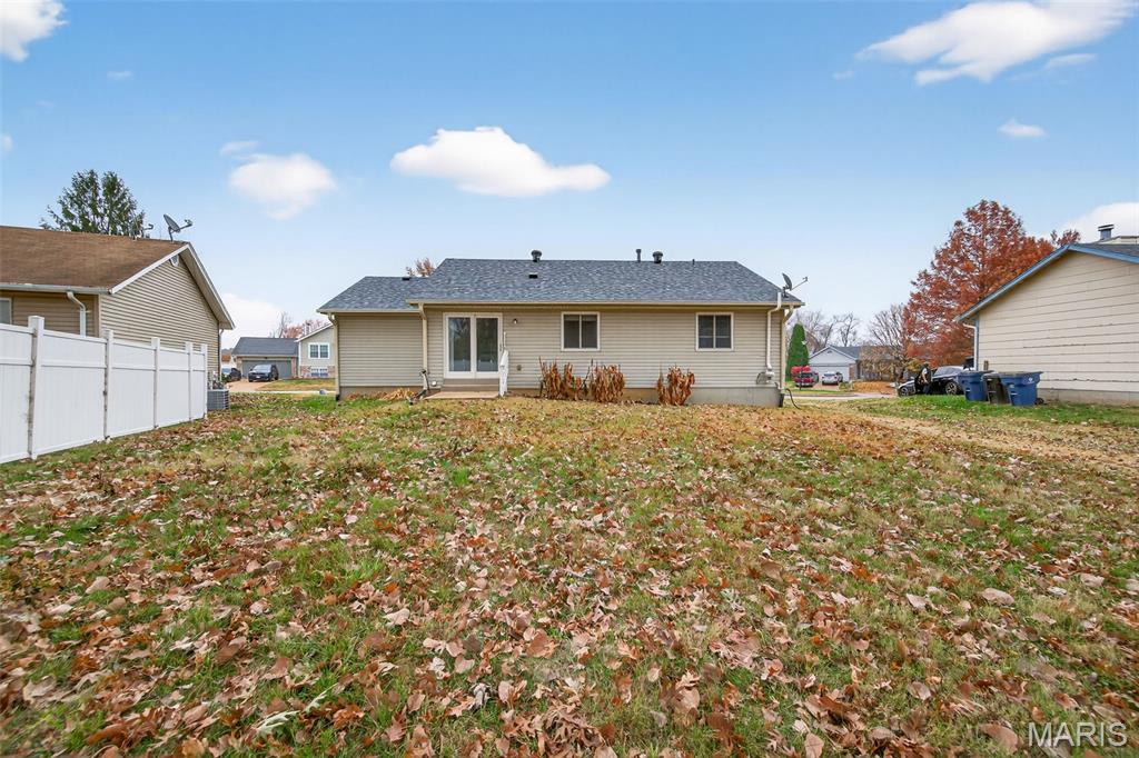 2016 Freemantle Court Florissant, MO 63031 - Photo 37 of 41